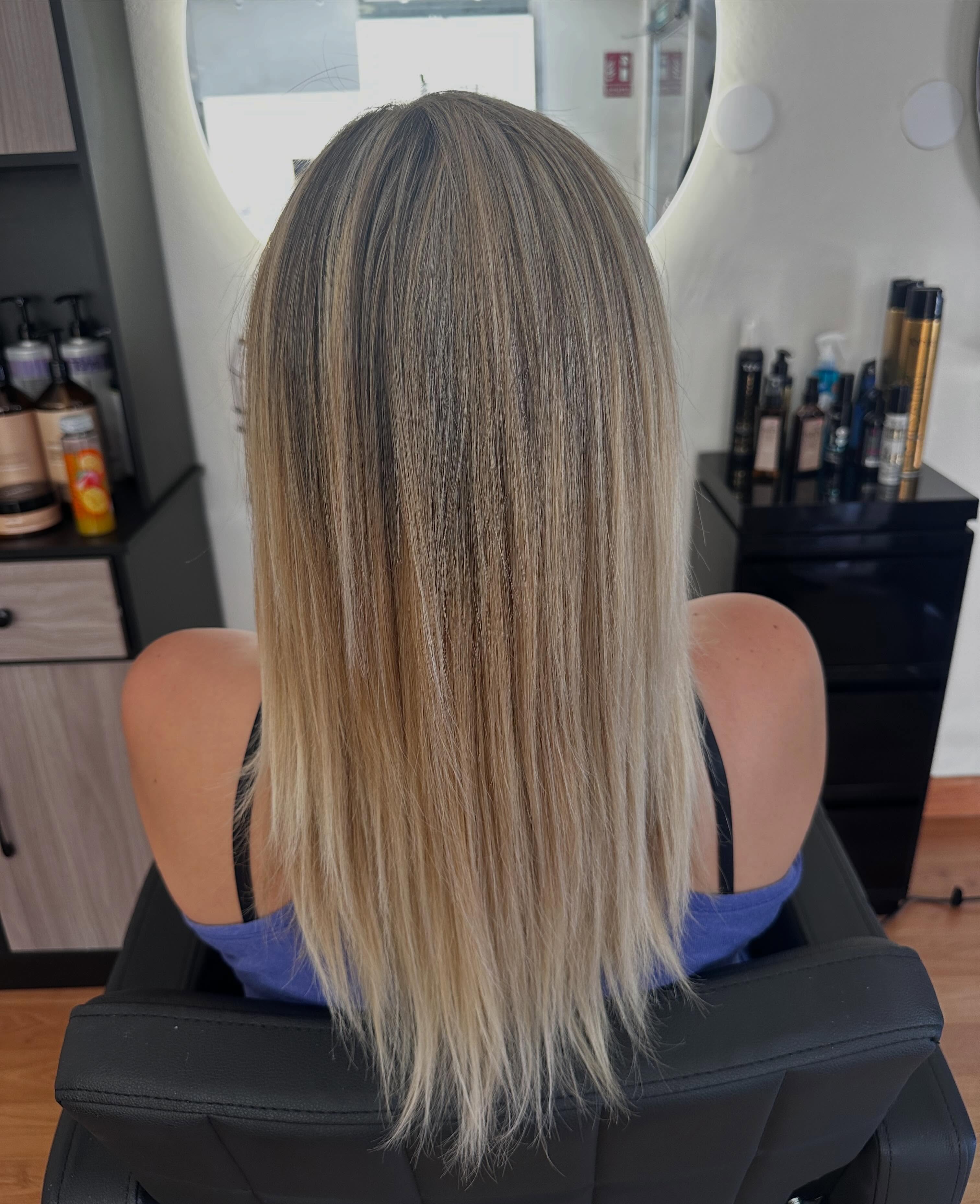 ✨ Color arena, luminoso y natural. Un rubio elegante con un acabado suave y mucho brillo.